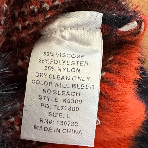 NWT! Umgee Stylish Fuzzy Redish-Orange and Black Plaid Cardigan Size L - Picture 4 of 11